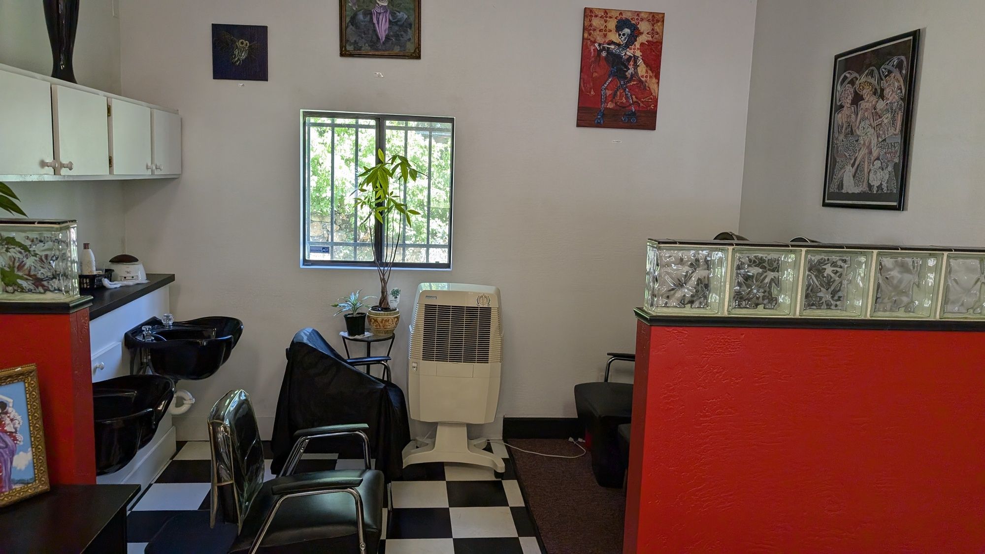 Fully Built-Out Salon Suite